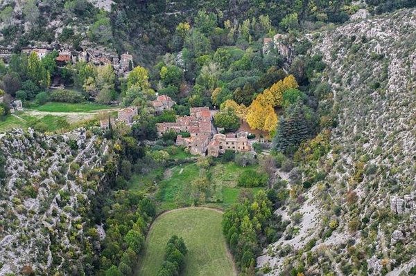 Découvrez le Top 10 des Campings Insolites dans l'Hérault pour une Aventure Unique!