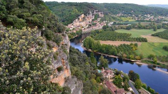 Quelles sont les expériences de camping les plus originales et les plus insolites en Dordogne ?