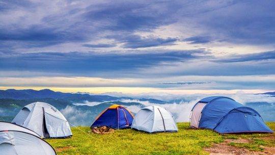 Quelles sont les expériences insolites proposées par les campings Vacaf ?